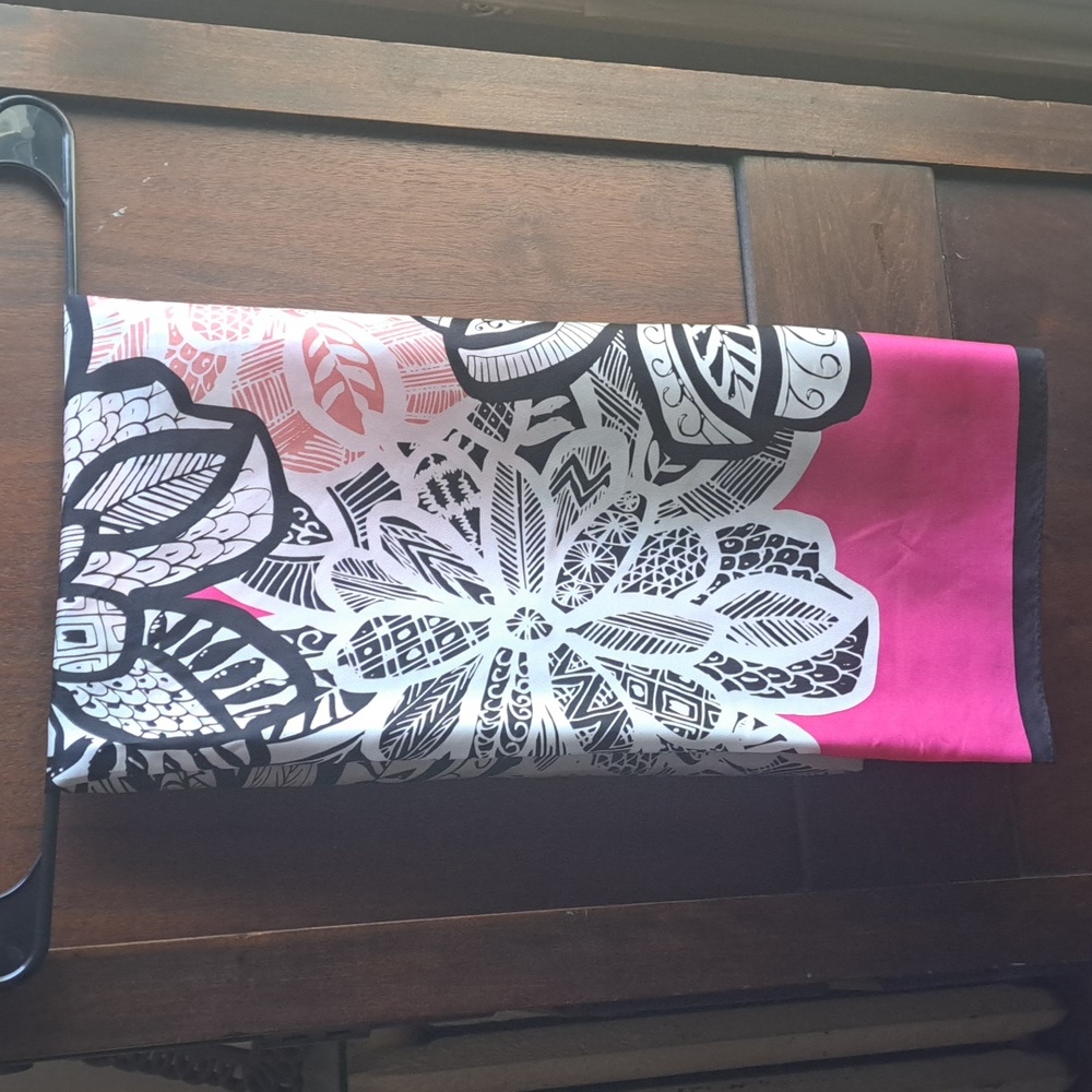Adrienne Vittadini 100% silk summer scarf